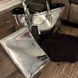 kendall +kylie tote with removeable pouch and dustbag 30 dollar shipping fee